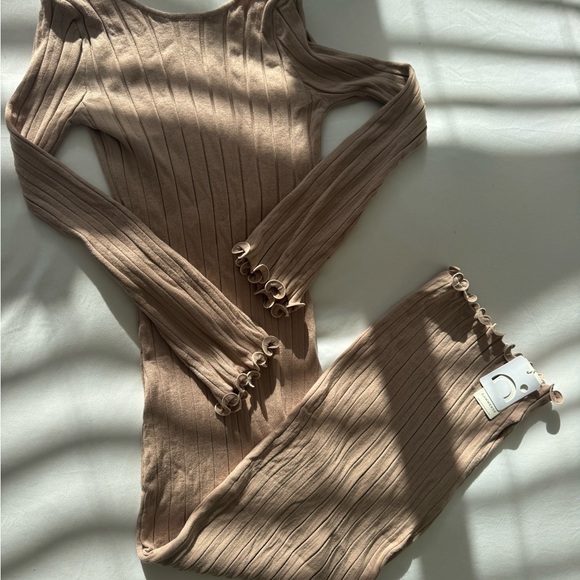 Commense Dresses & Skirts - Commense Beige Ribbed Knit Maxi Dress with Gorgeous detail NWT🤎